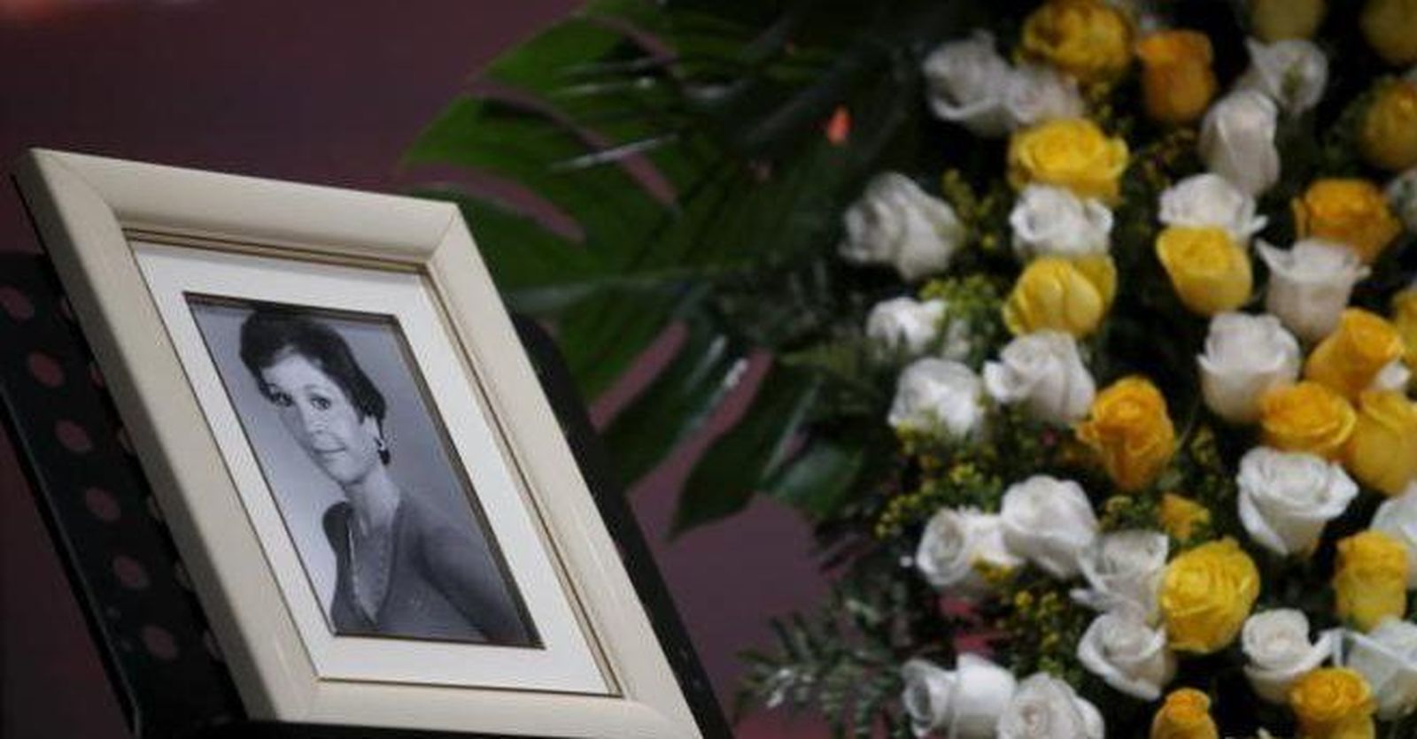La fachada de "su teatro" testigo de un emotivo y caluroso acto de despedida