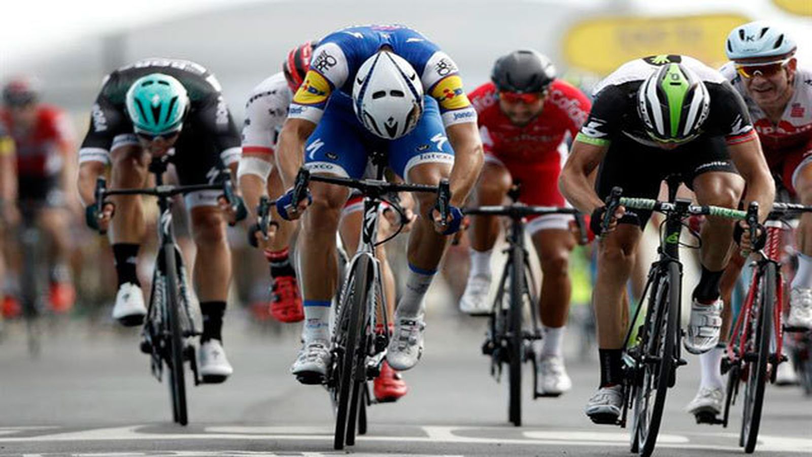 El ciclista alemán del equipo Quick Step Floors Marcel Kittel, vencedor al sprint de la séptima etapa del Tour