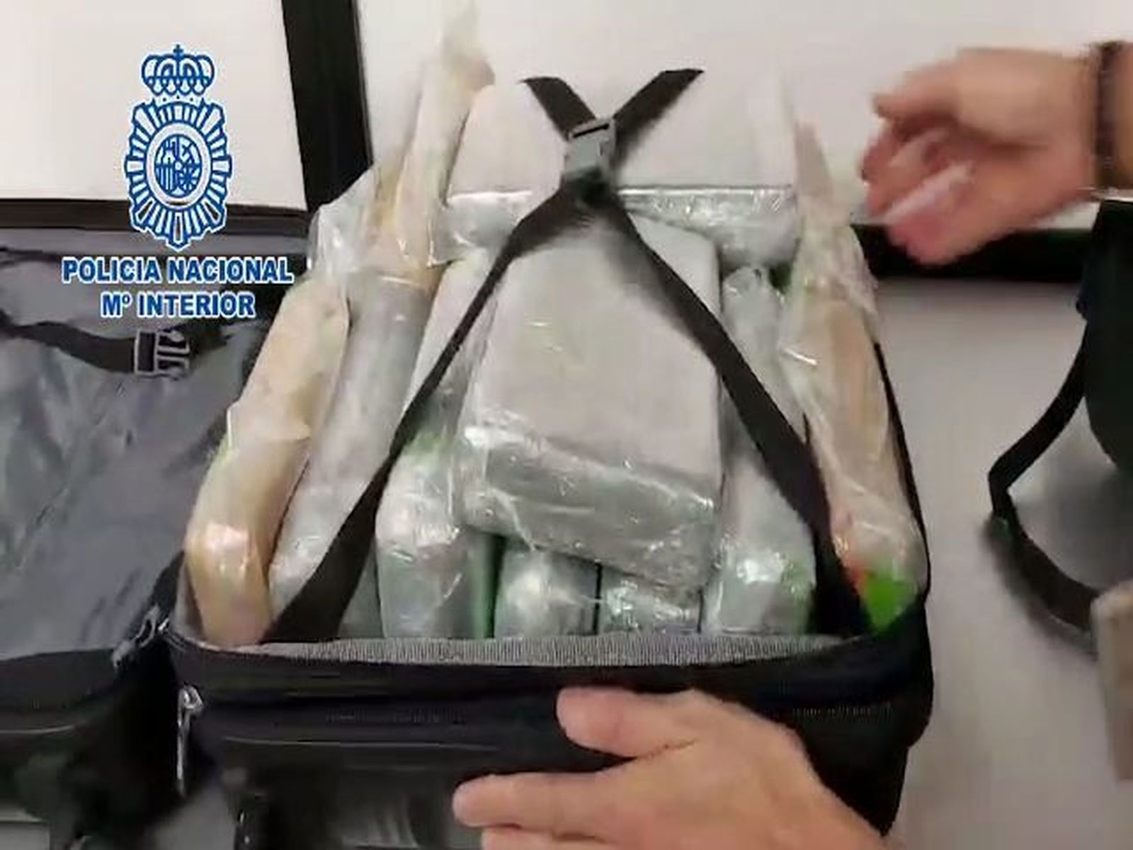 Detenida una mujer en Barajas por llevar en su maleta 24 kilos de cocaína
