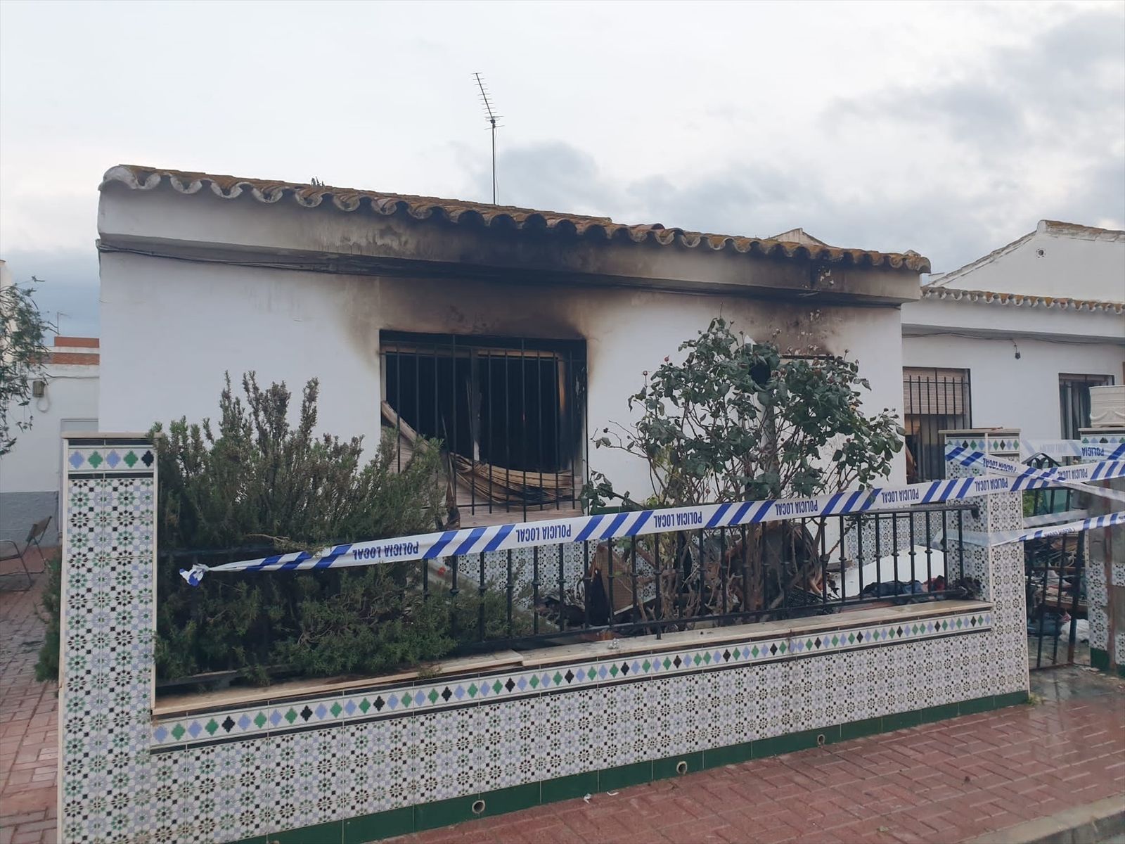 Retiran tres niñas a unos padres por un delito de abandono