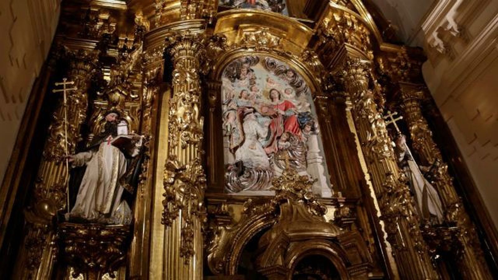 Garrido supervisa la restauración del retablo mayor de las Trinitarias