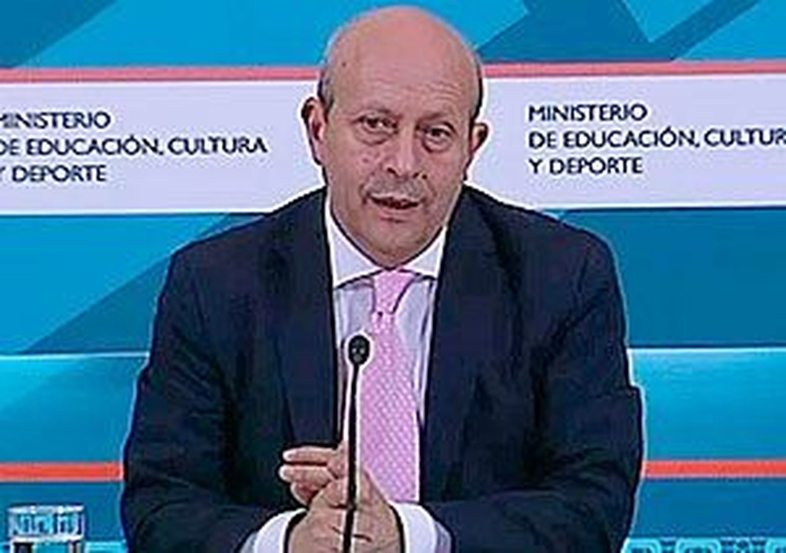 Wert pedirá un 5,5 para las becas en bachillerato y la matrícula gratis en la universidad
