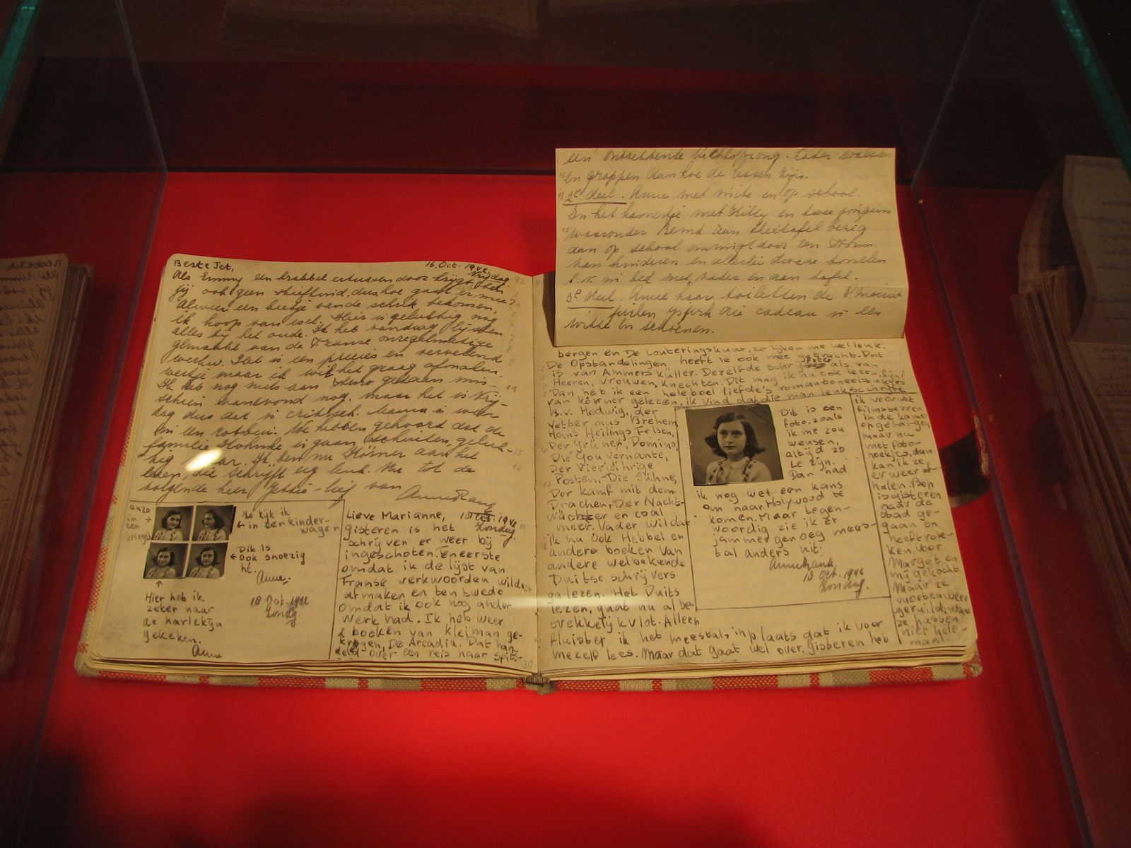 Las páginas 92 y 93 del diario original de Ana Frank