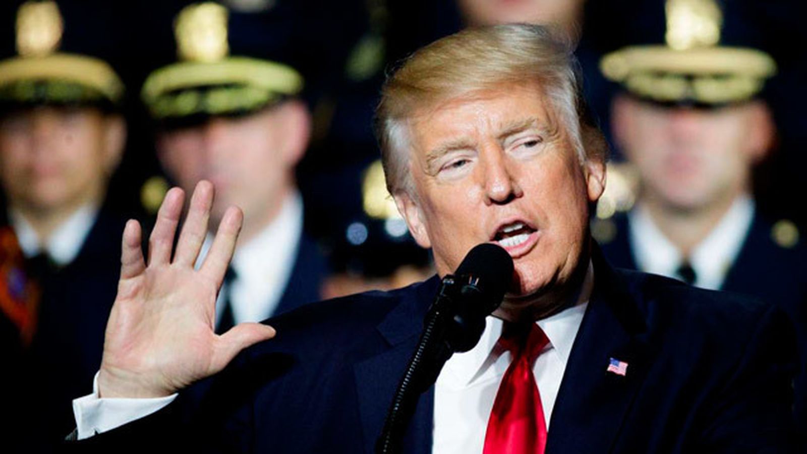 Trump evalúa suspender todo el comercio con países con negocios con Pyongyang
