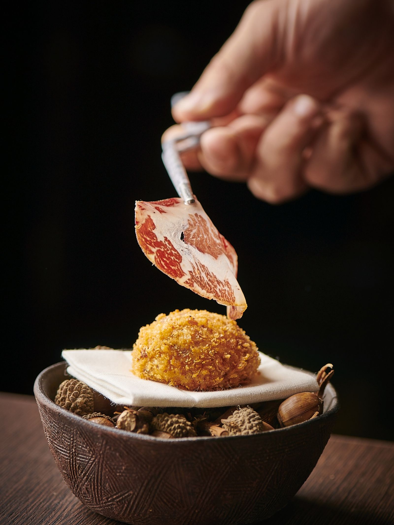 La famosa croqueta de jamón del restaurante Cebo