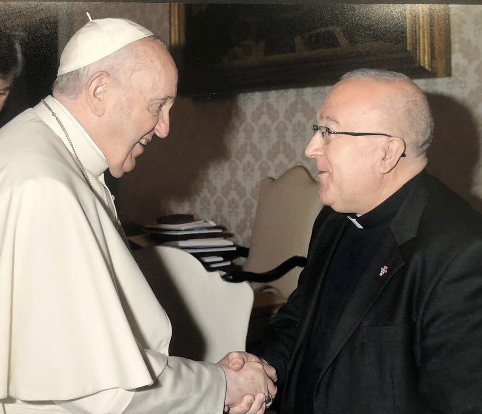 El sacerdote José María Avendaño junto al Papa Francisco