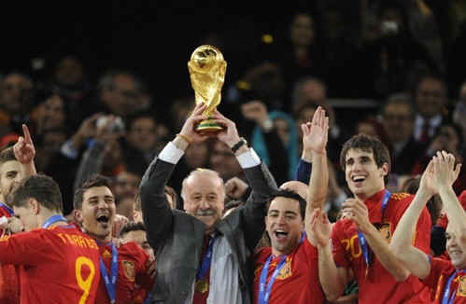 Del Bosque cona la copa del mundo