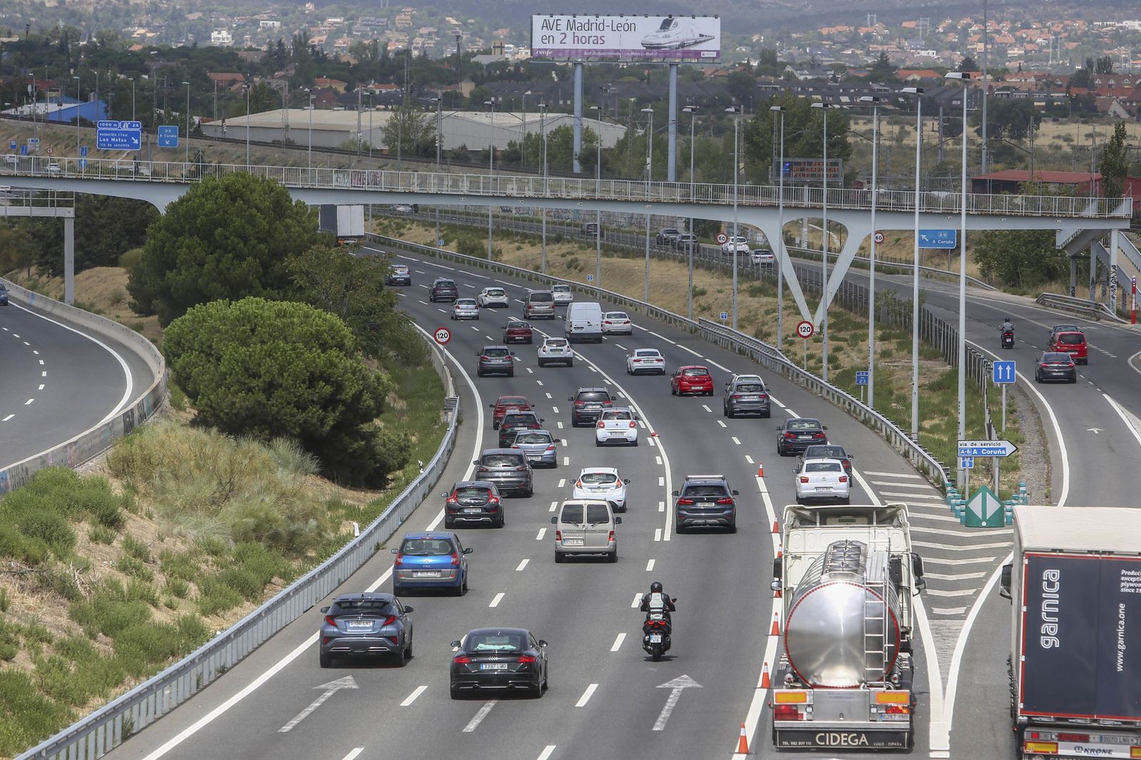 Comienza la 'operación salida' de tráfico por el puente del Pilar