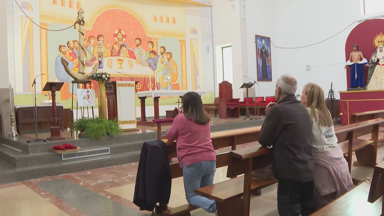 En una parroquia de Alcalá de Henares rezan de forma ininterrumpida hasta que haya nuevo Papa