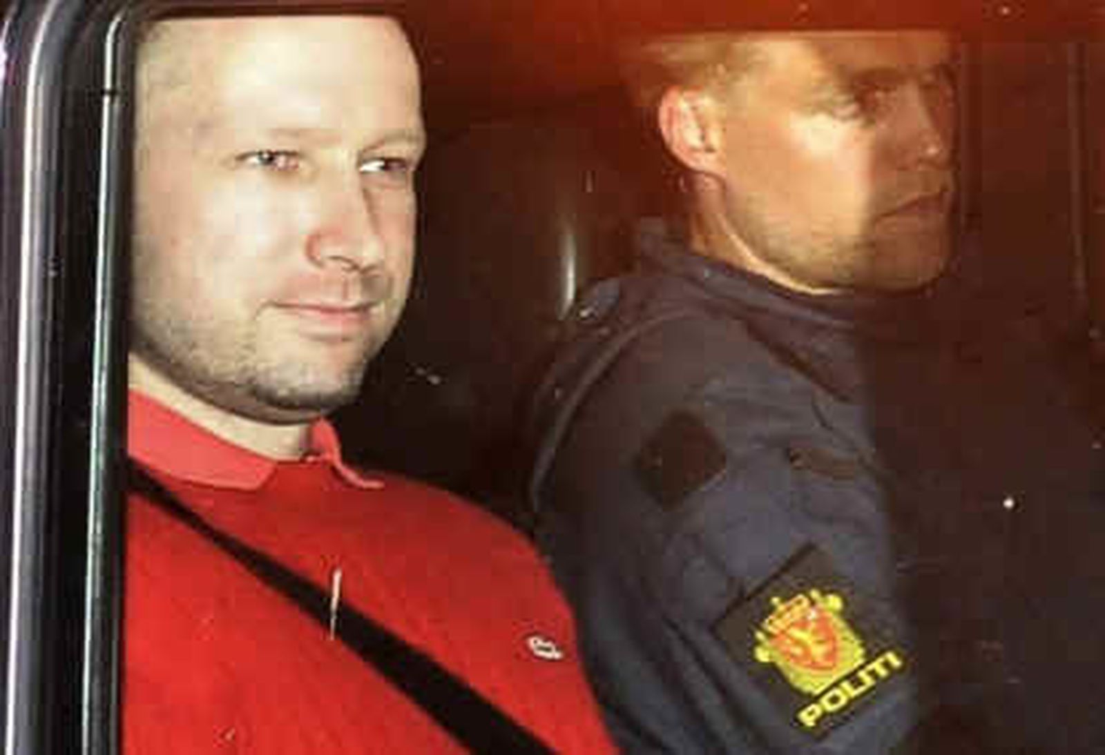 Breivik confiesa a la Policía que preparaba más atentados