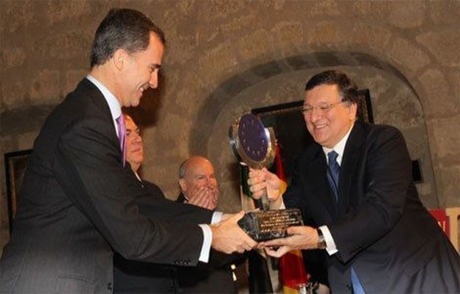 El Príncipe entrega en Yuste el premio Carlos V a Durao Barroso