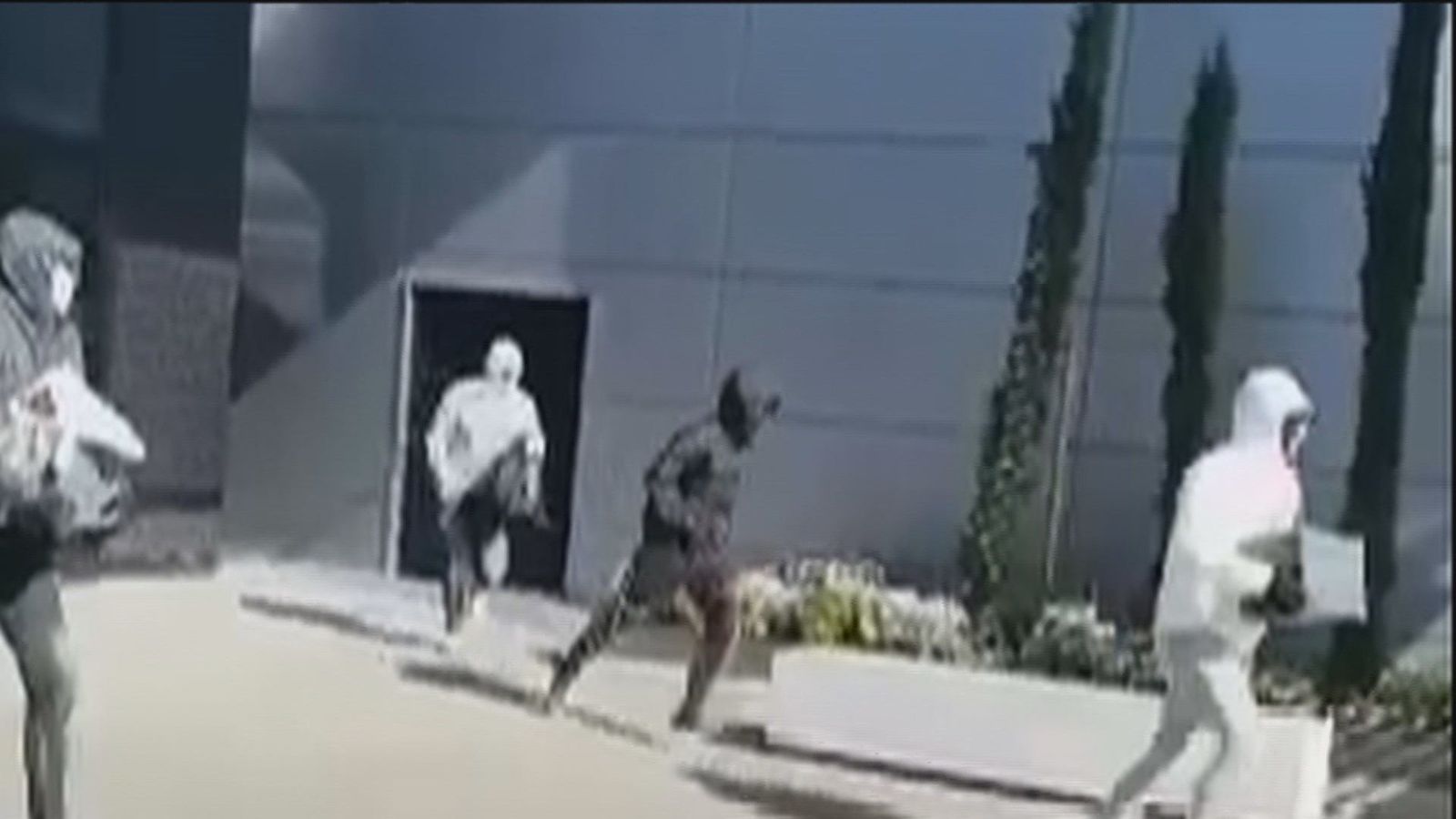 Se busca a los atracadores de una perfumería situada junto a un centro comercial de Getafe