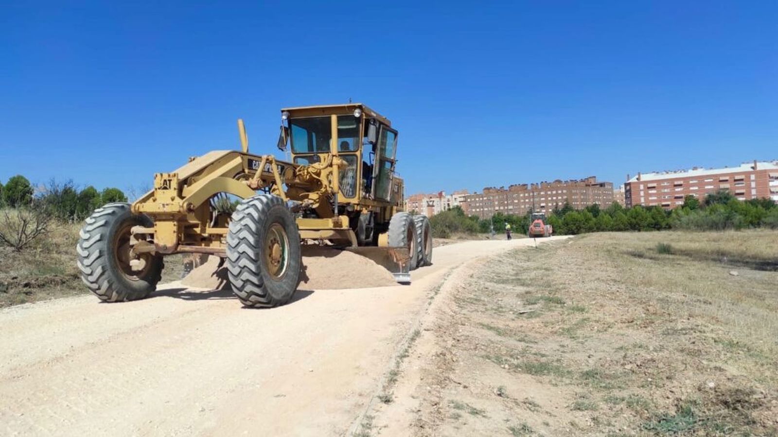 Coslada está restaurando los caminos forestales de los parques del Humedal y El Cerro