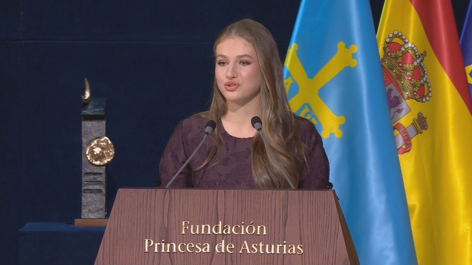La Princesa Leonor pide "salir de la trinchera" y volver "al respeto por quienes piensan diferente"