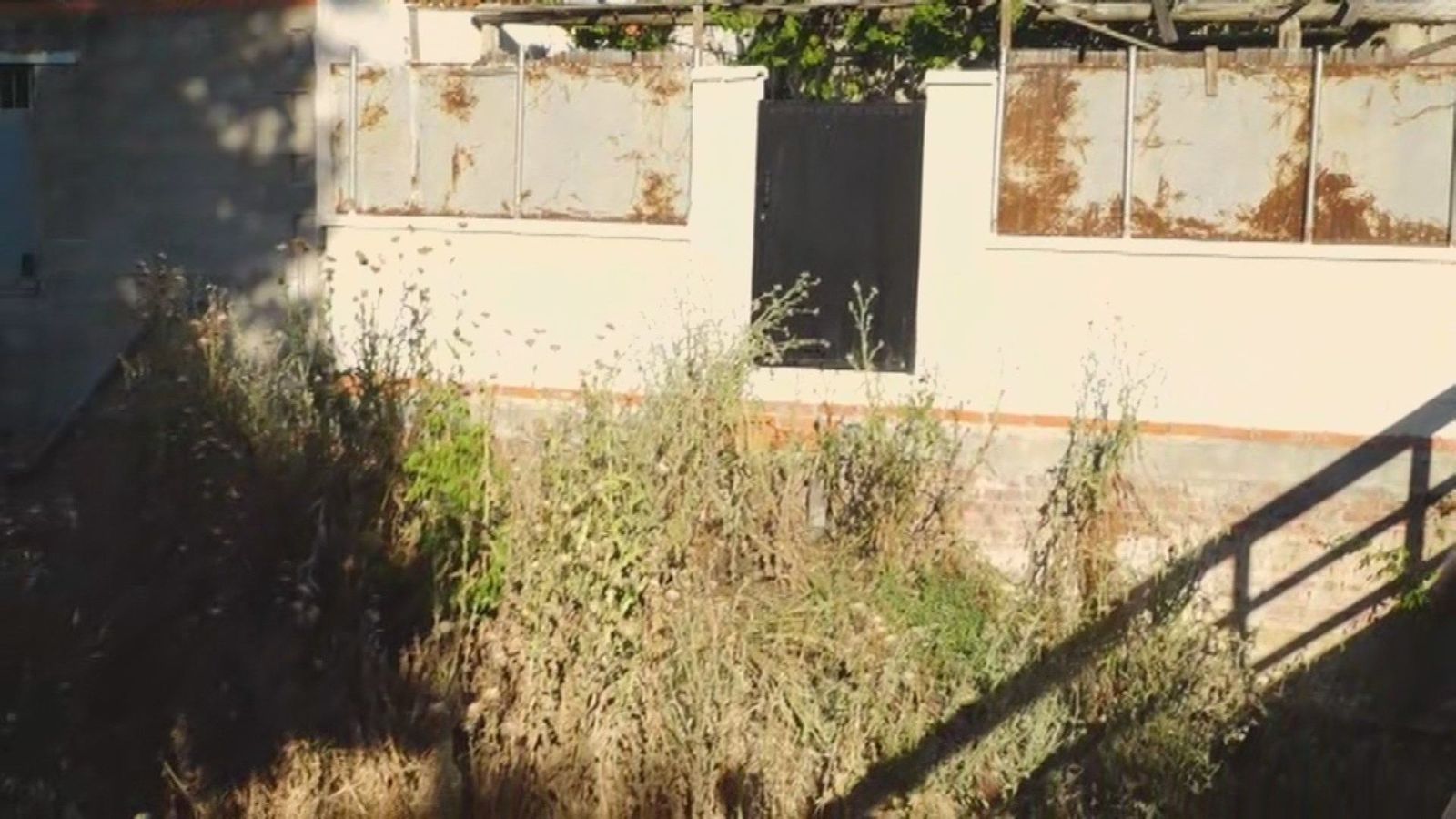 Vecinos de Arroyomolinos temen el derrumbe de sus casas por la crecida de un arroyo