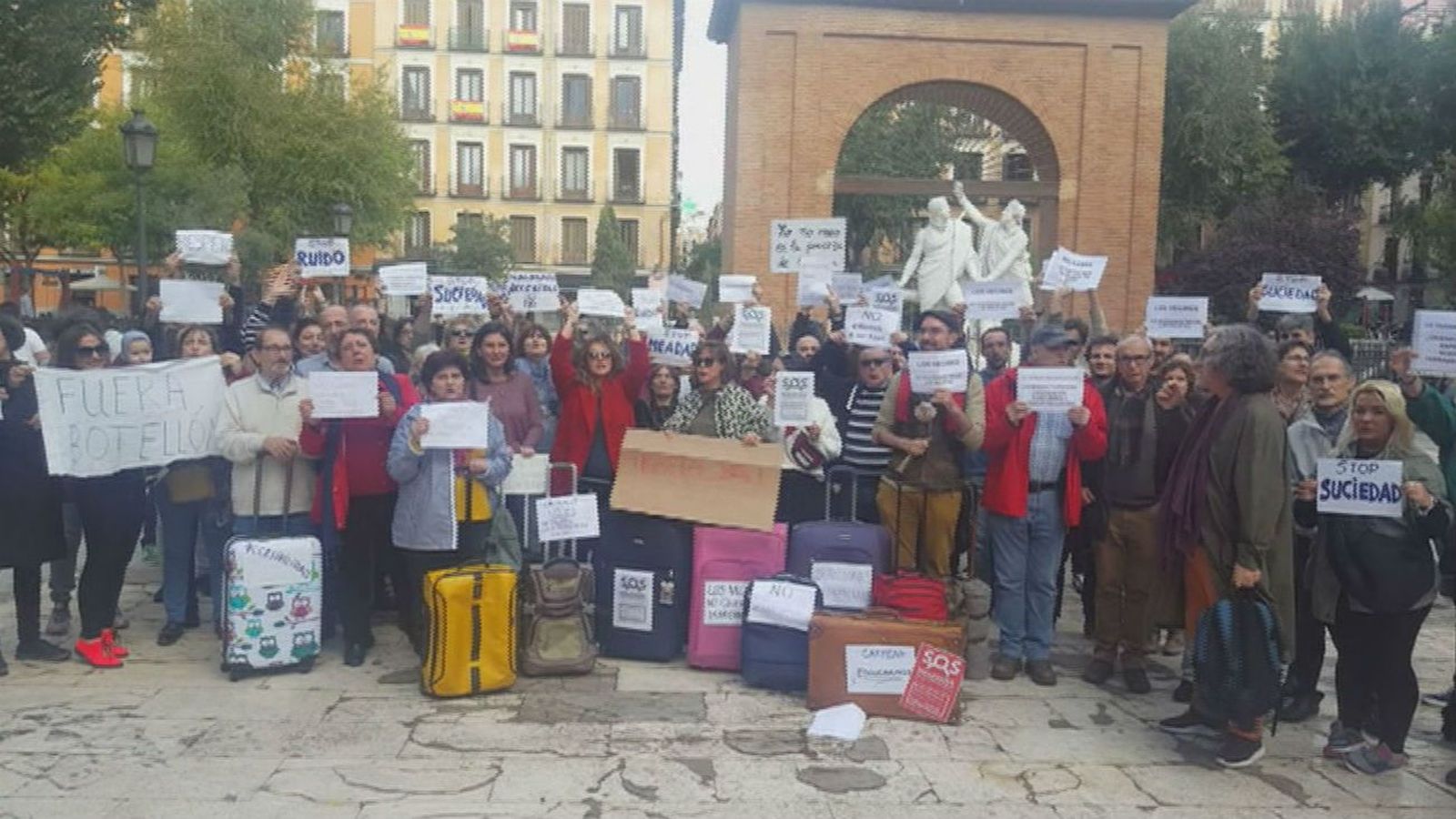 Los vecinos de Malasaña denuncian que se ha convertido en un parque temático