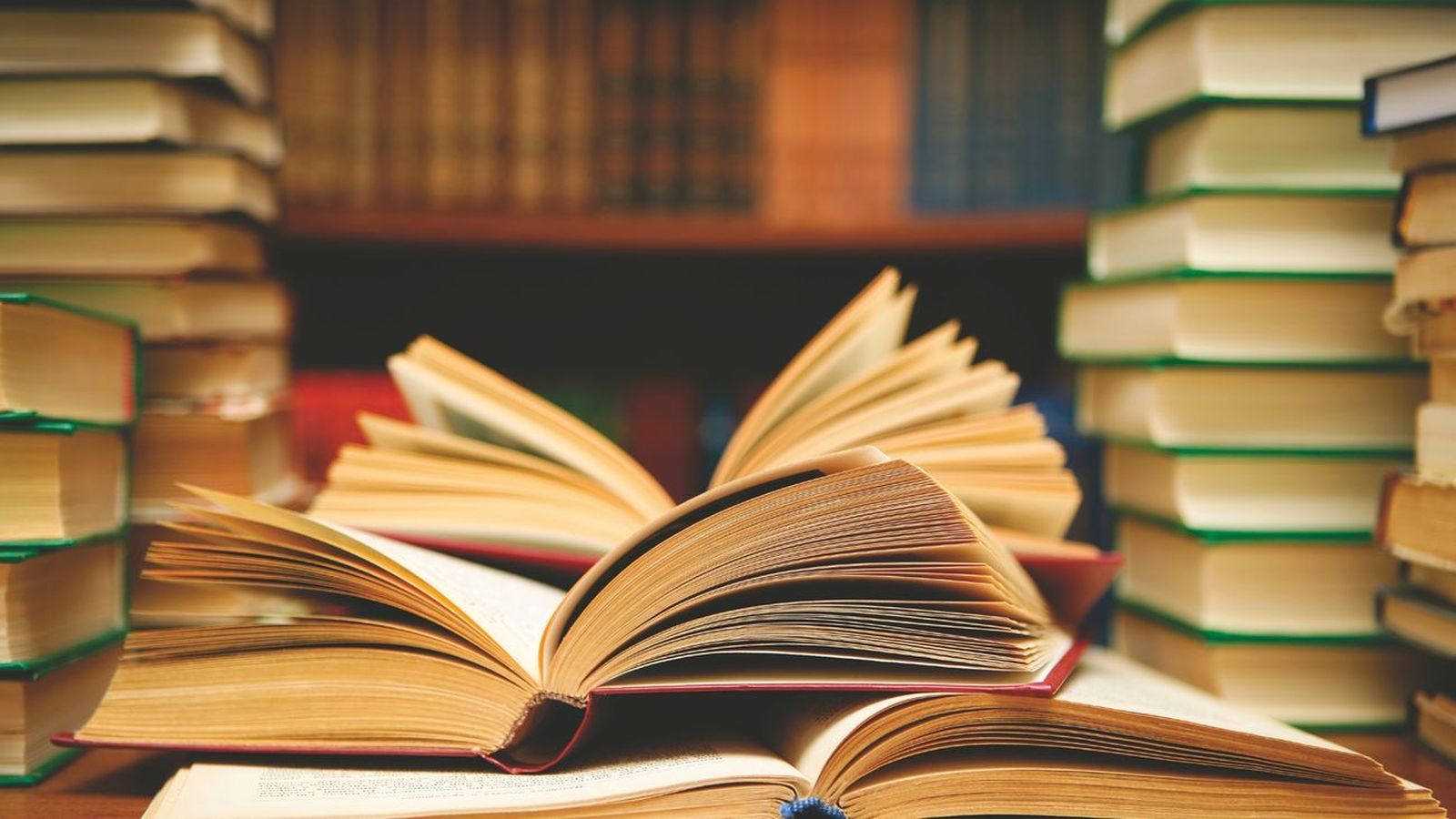 Pilas de libros