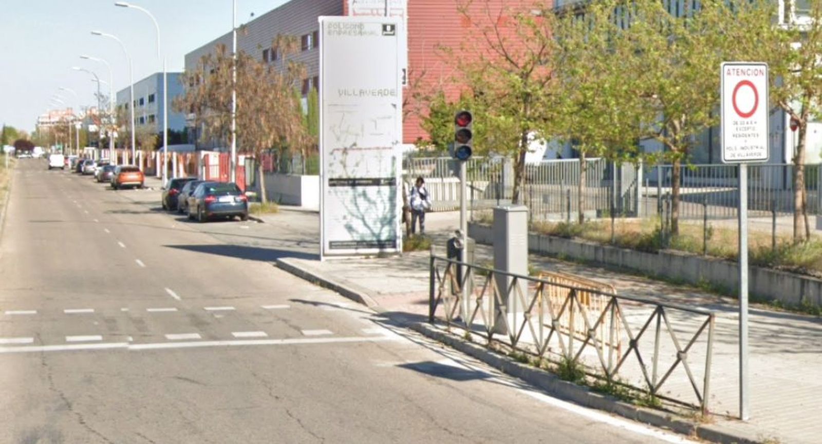 Calle de Colonia Marconi con la señal de acceso restringido
