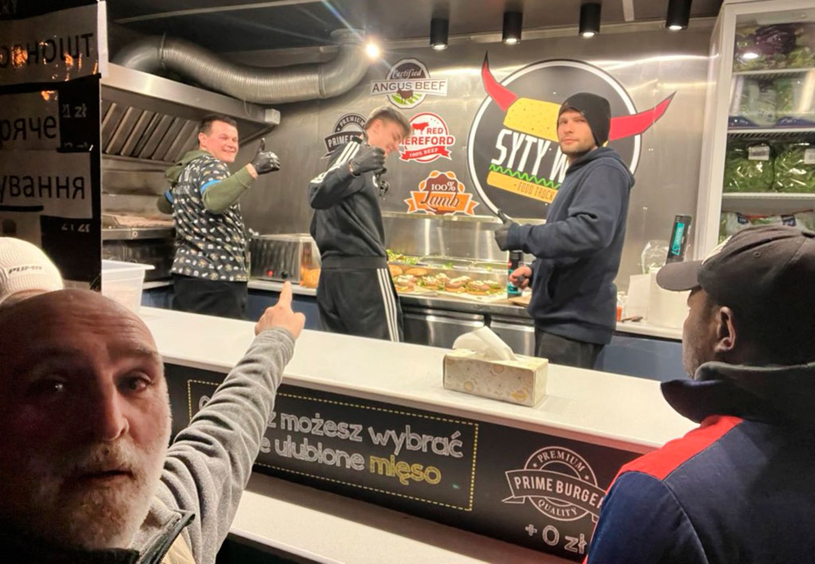 El chef José Andrés en uno de los restaurantes colaboradores de World Central Kitchen en Ucrania y Polonia