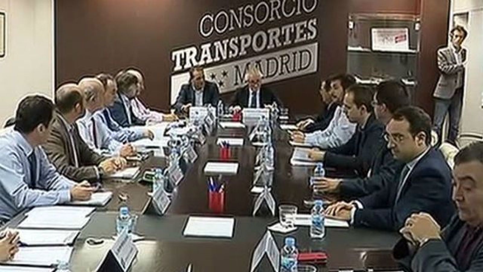 Comunidad y Ayuntamiento se dan 3 semanas para un acuerdo sobre los transportes