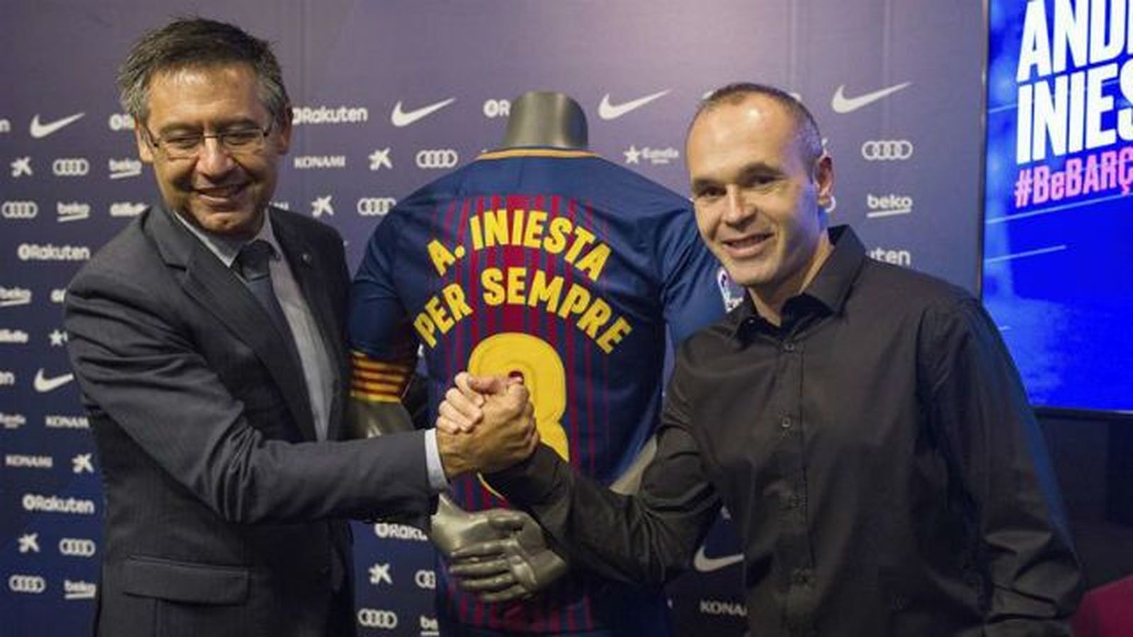 Iniesta renueva de por vida con el Barça