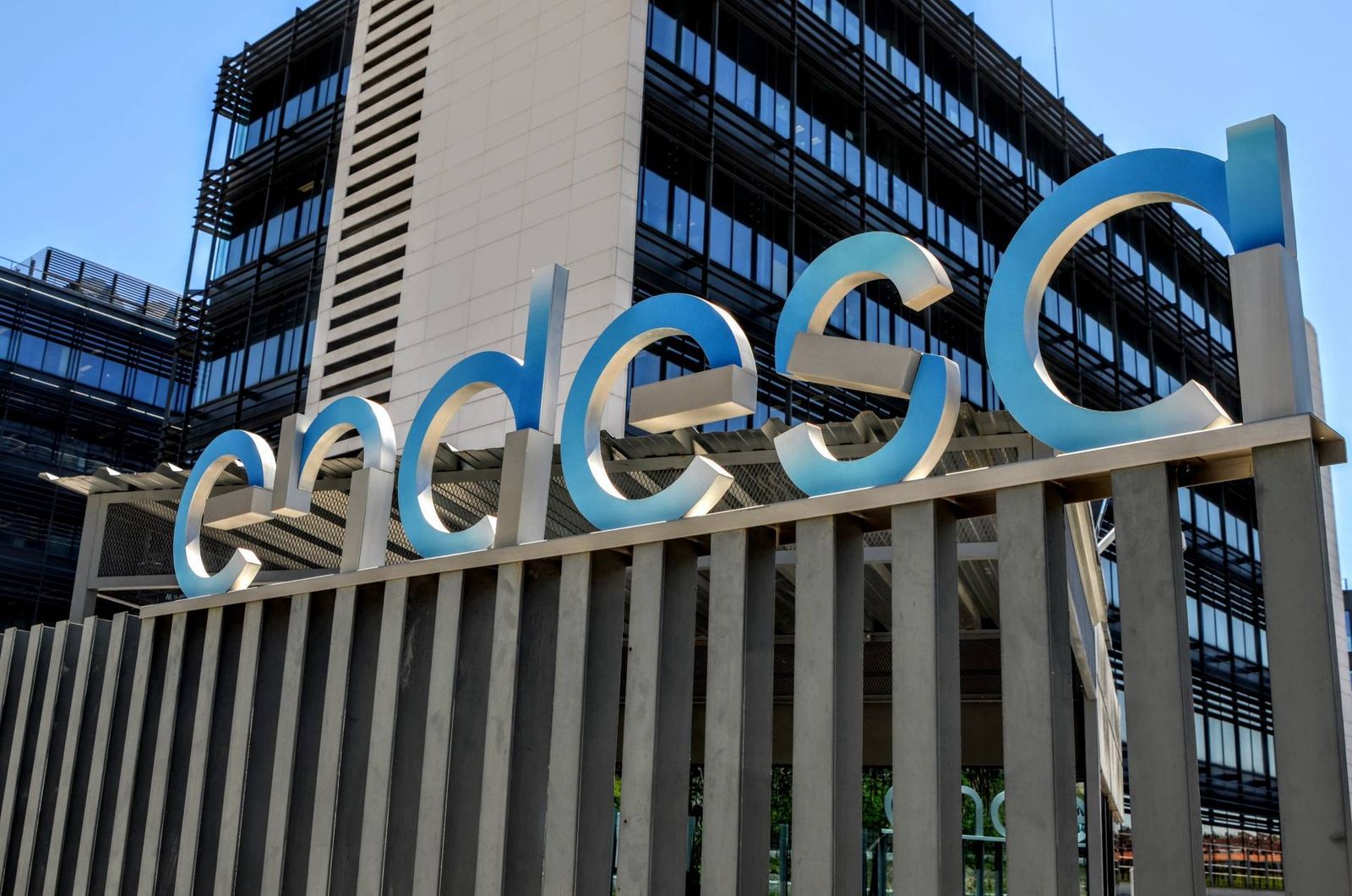 Así es el programa de prácticas y becas de Endesa que incorpora a 170 jóvenes al año