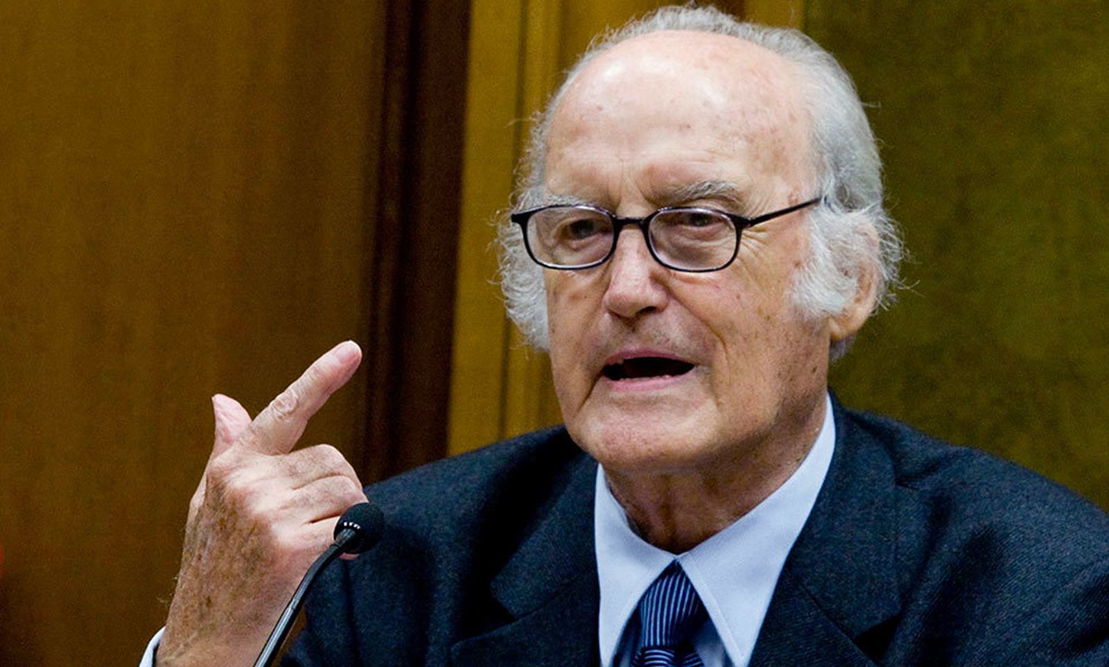 Fotografía de archivo del 28/11/2009 del director artístico Manuel Gil Parrondo y Rico (EFE)