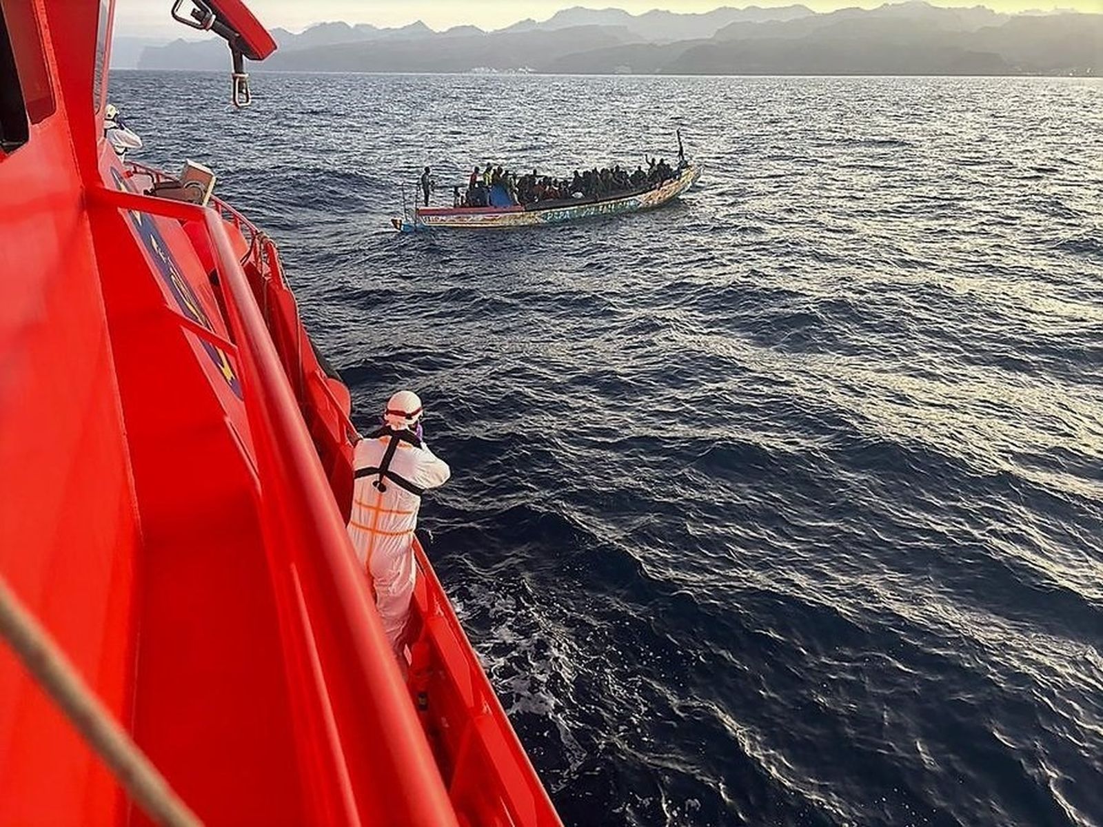 Cayuco rescatado por Salvamento Marítimo en la costa mediterránea