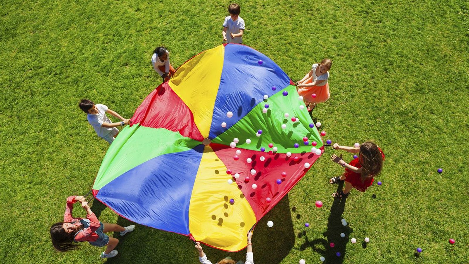 Actividad al aire libre con un paracaídas