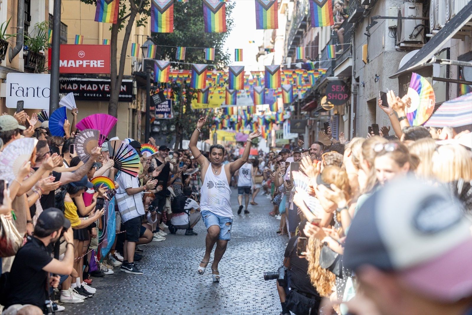 La Carrera de Tacones desata la locura en Chueca con plataformas de vértigo y mucho glamour