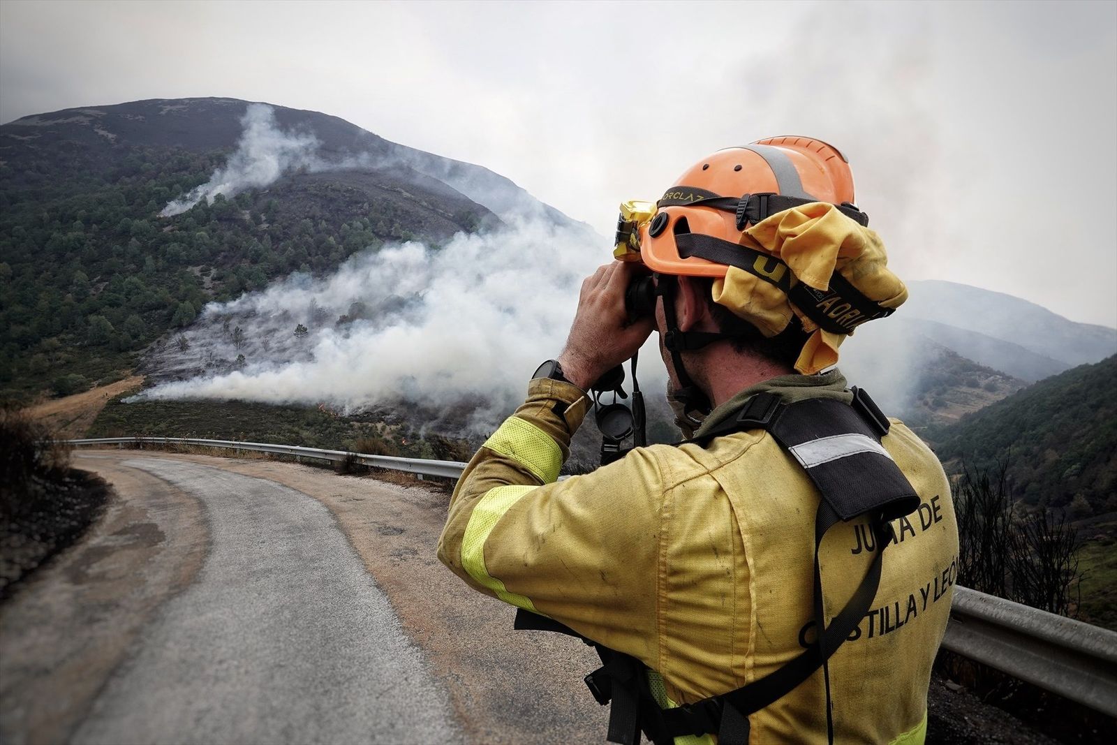 Castilla y León sigue ardiendo con casi 30 incendios activos, ocho de ellos en nivel 2 de máxima gravedad