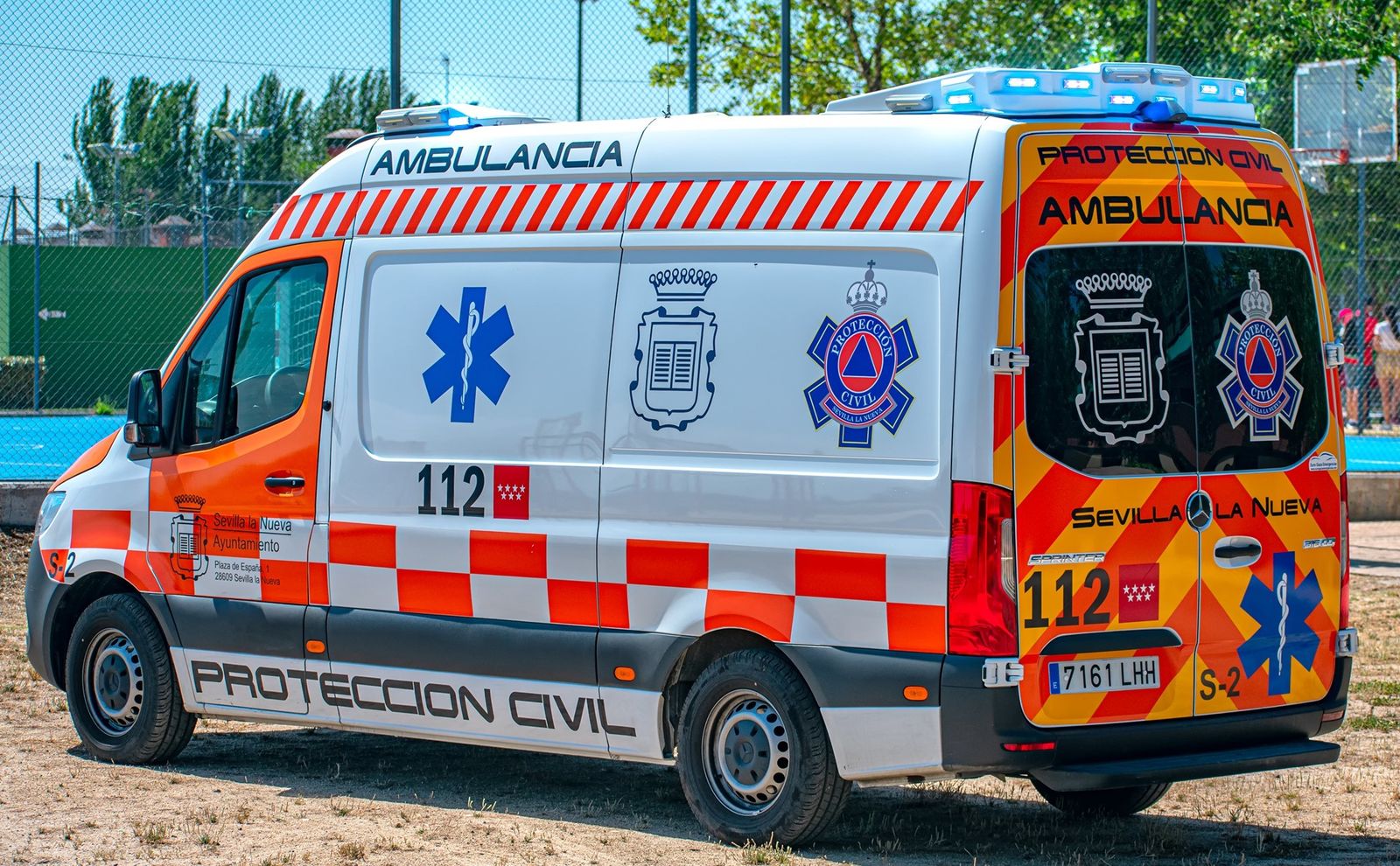 Ambulancia de Protección Civil de Sevilla la Nueva