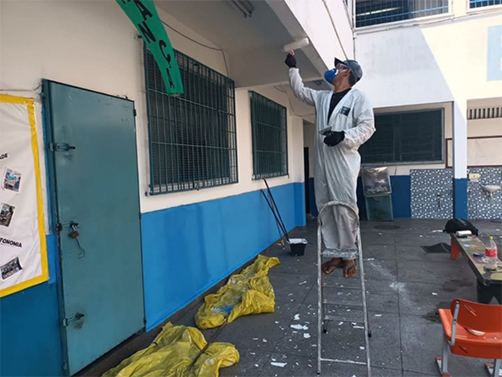 Aplicación de la pintura insecticida de Inesfly en un edificio de Brasil