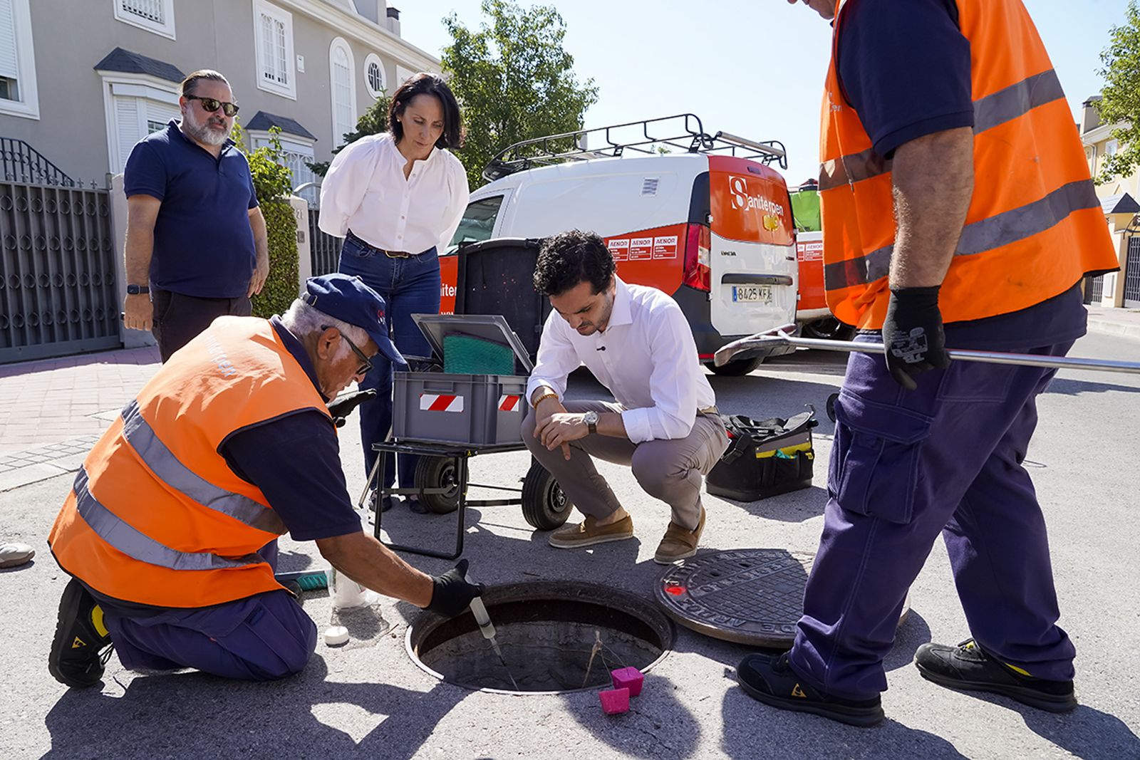 El alcalde de Torrejón de Ardoz, Alejandro Navarro Prieto, supervisa los trabajos