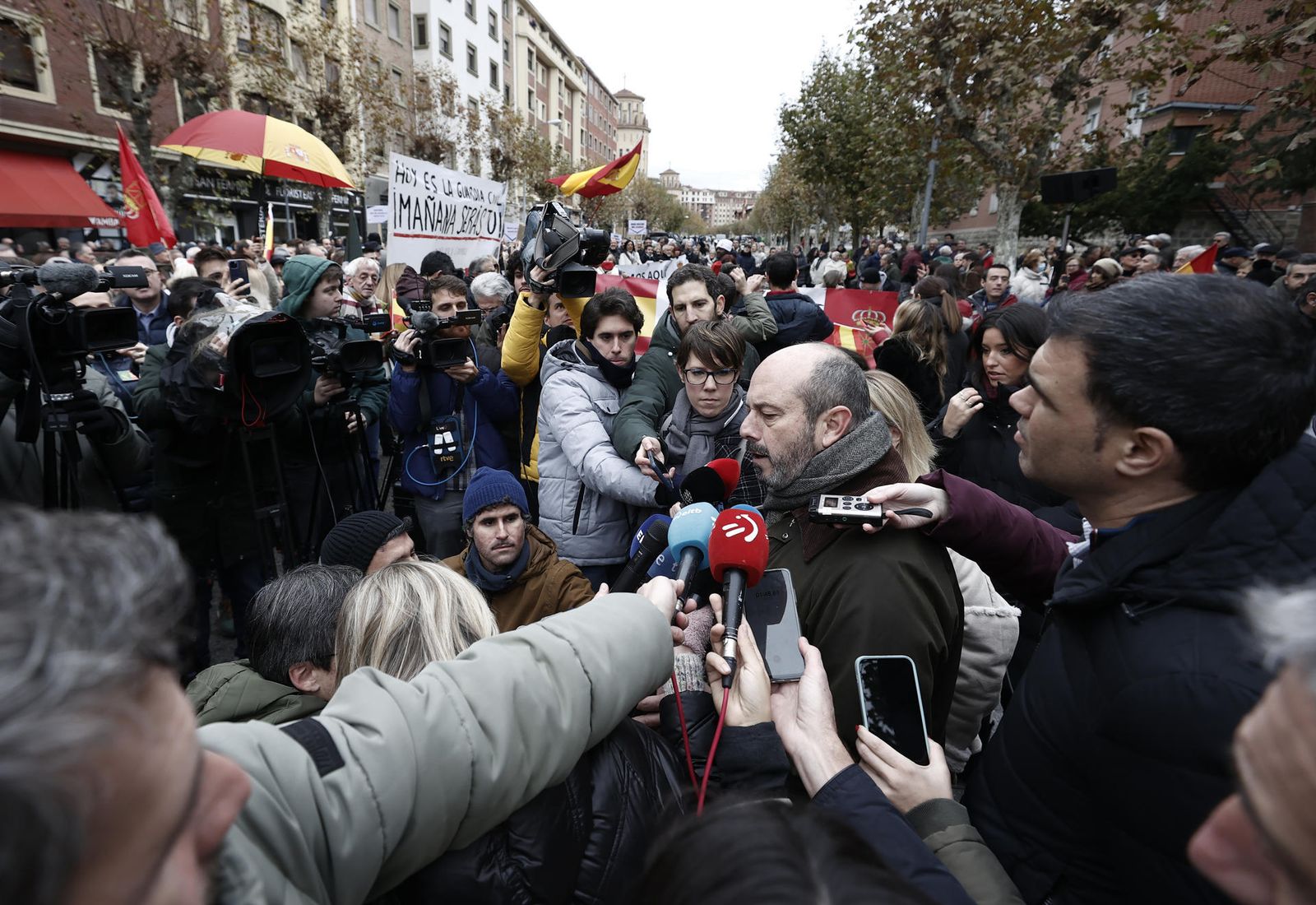 El vicesecretario de Política Autonómica y Local del Partido Popular, Pedro Rollán, atiende a los medios de comunicación