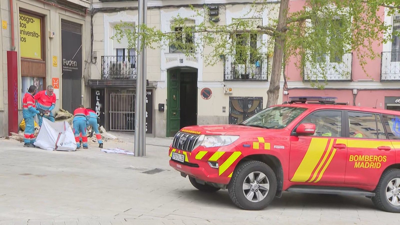 Se derrumba parte del techo de un hostal del centro de Madrid sin causar heridos