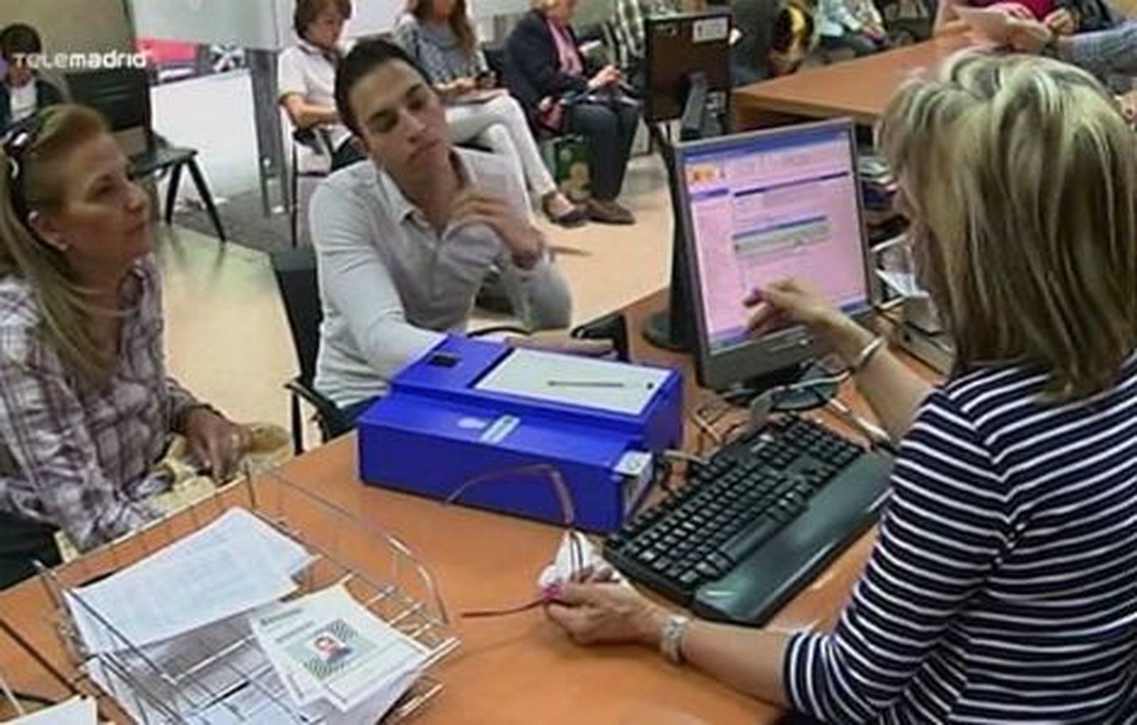 La Policía aconseja anticiparse a la caducidad de pasaportes y DNI antes del verano