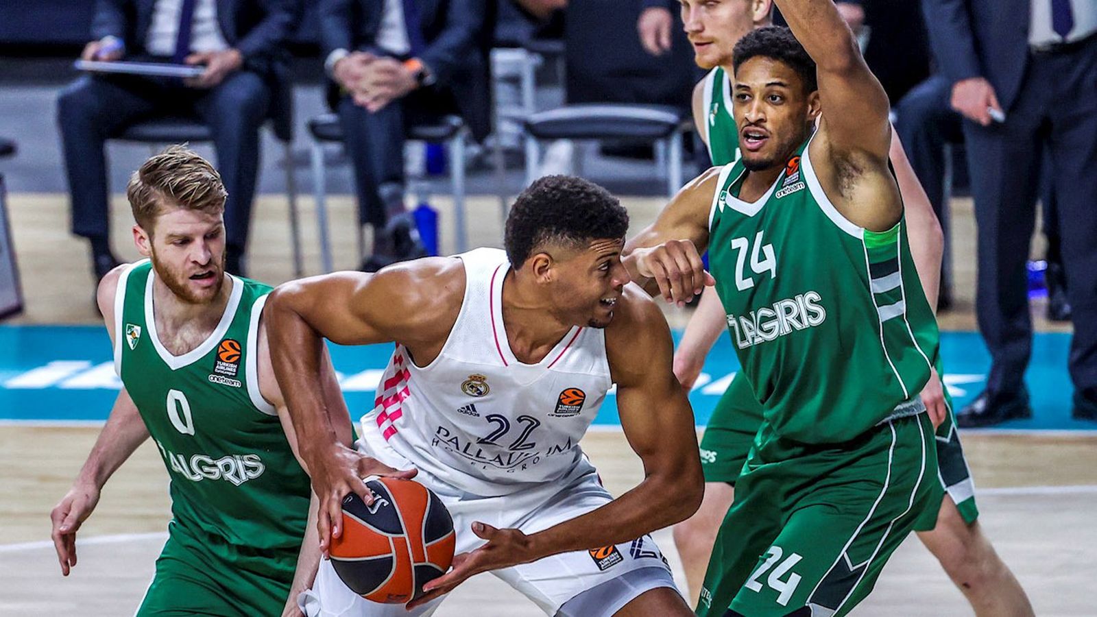 Edy Tavares ante el Zalgiris