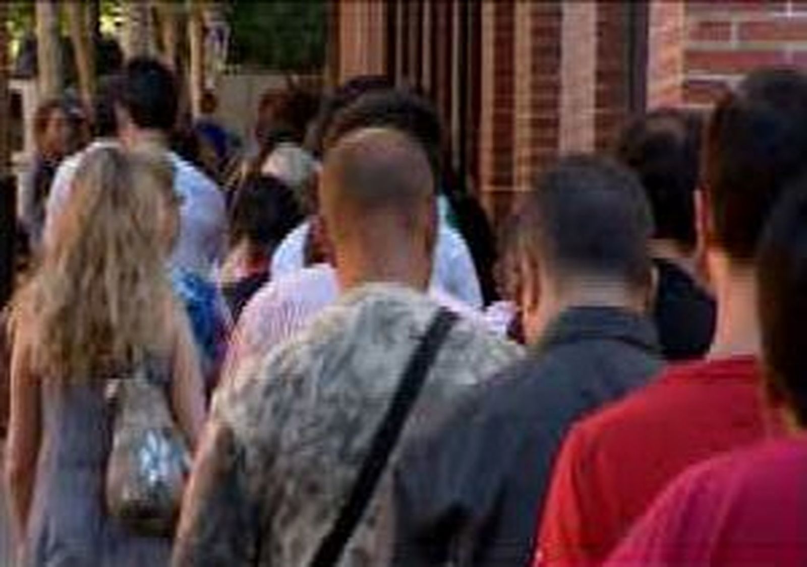 El número de parados roza los cinco millones  y la tasa de paro escala al 21,29%