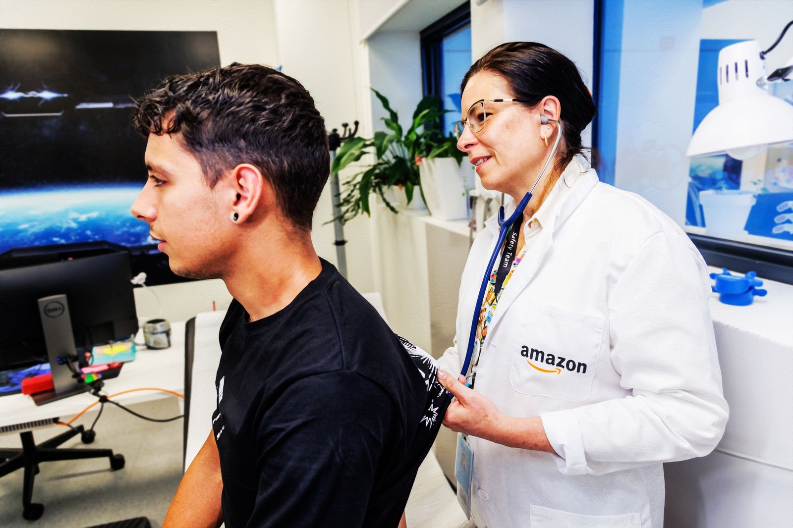Amazon ofrece una amplia variedad de oportunidades laborales, con más de 400 roles distintos