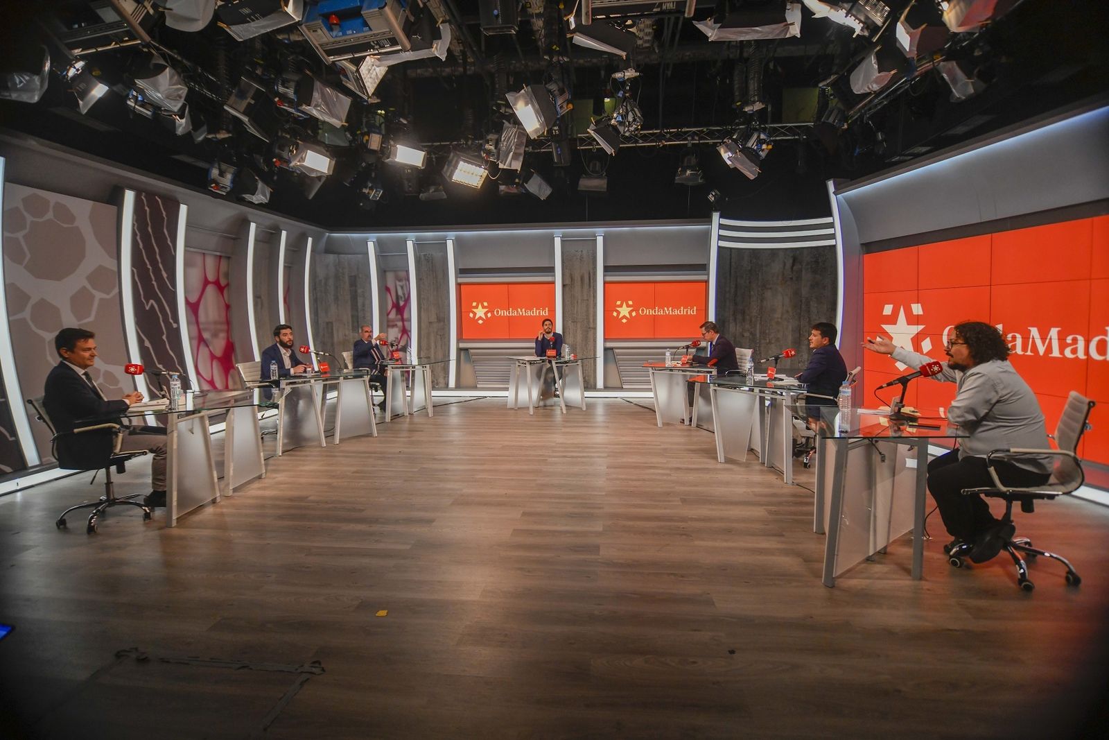 David Junquera modera la tertulia de portavoces ‘Madrid, a debate’.