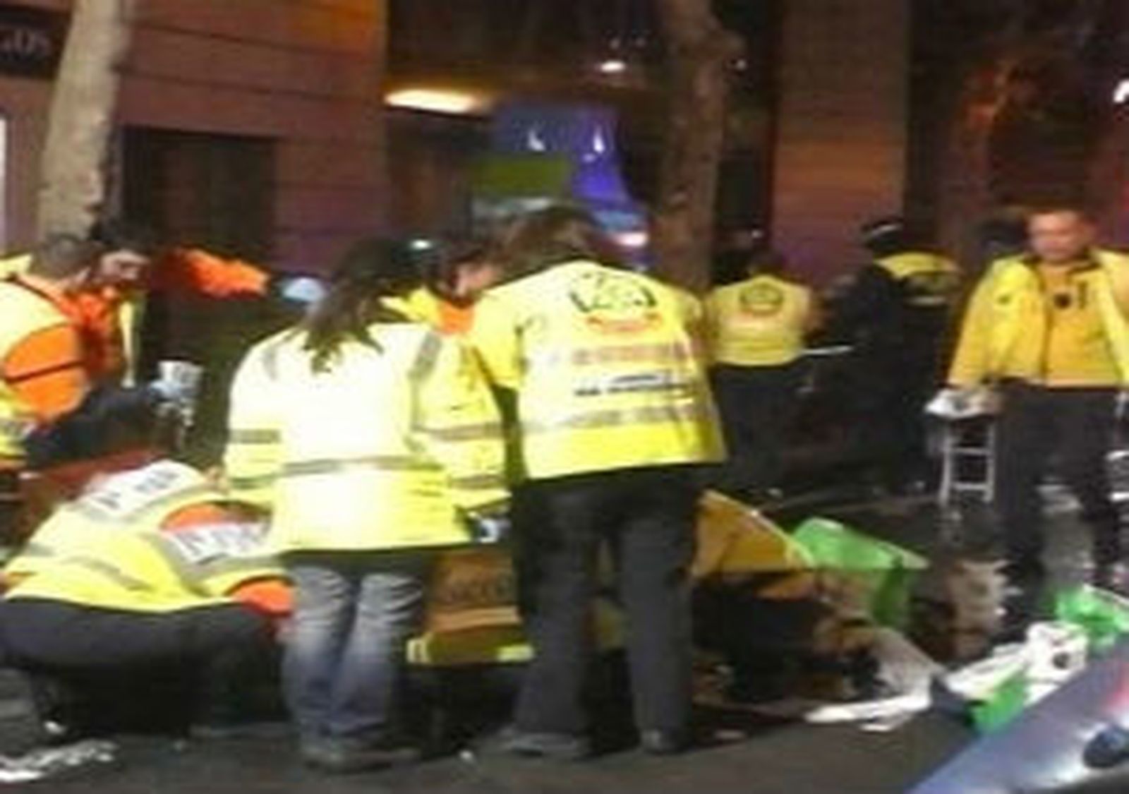 Un joven se encuentra en estado muy grave  tras ser atropellado por un taxi en la calle Princesa