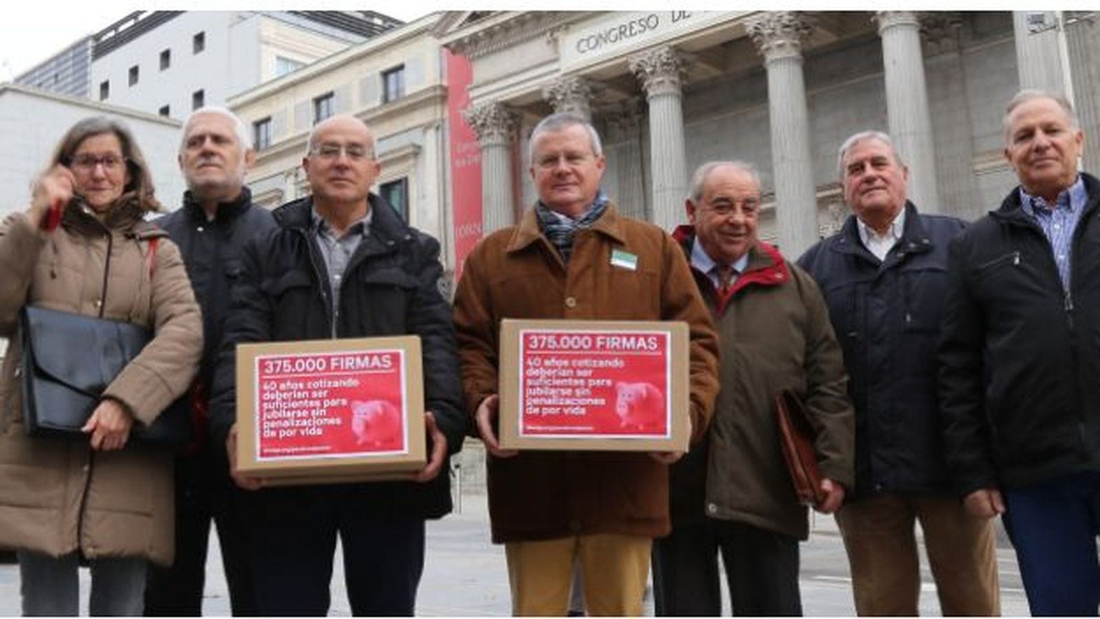 Representantes de la plataforma contra la penalización a pensionistas que se jubilaron anticipadamente con más de 40 años cotizados