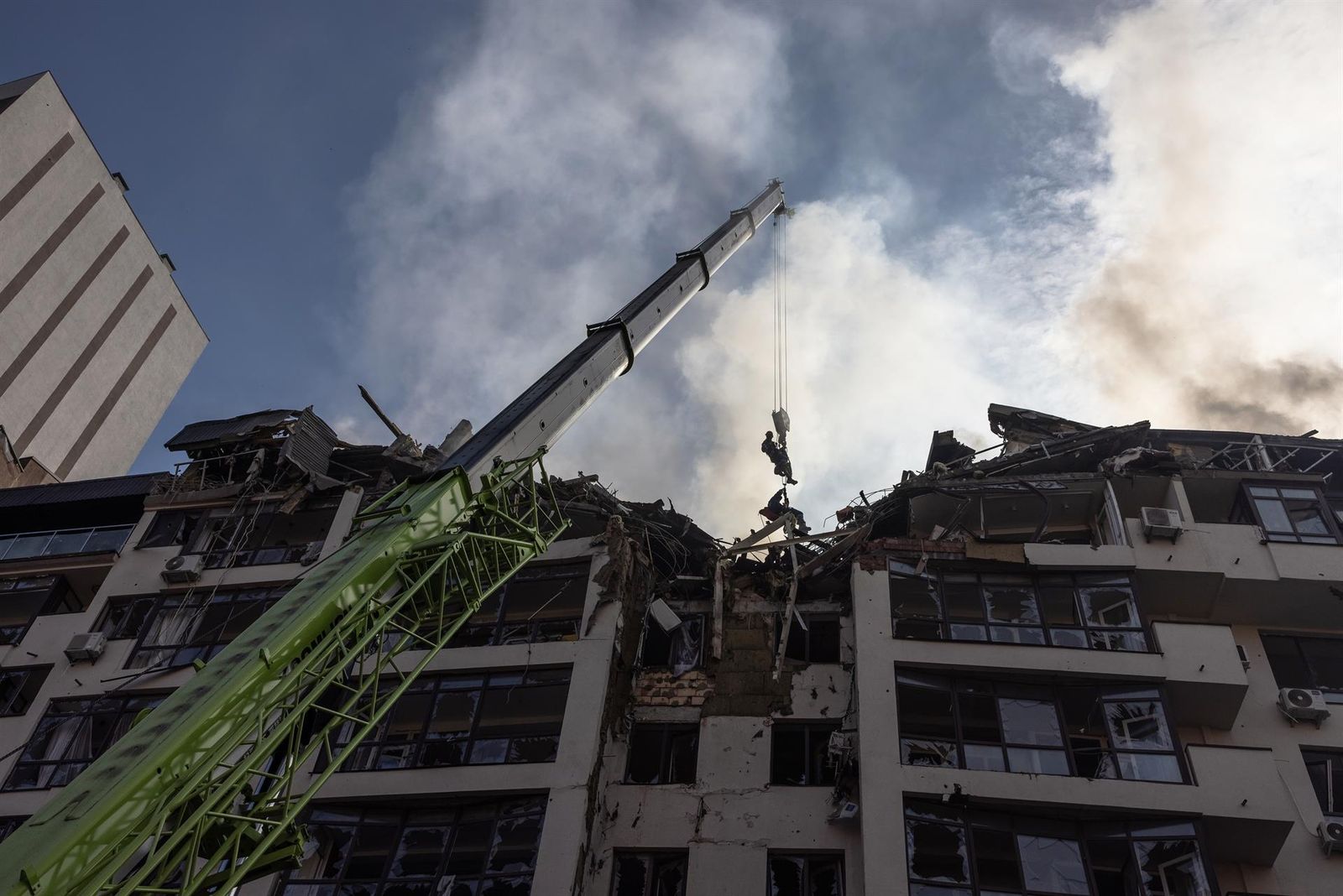 Edificio afectado por un misil ruso en Kiev