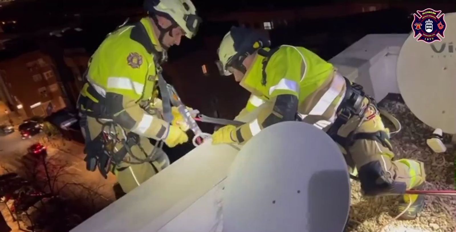 Bomberos de Alcorcón rescatan a una persona encerrada en su propia terraza