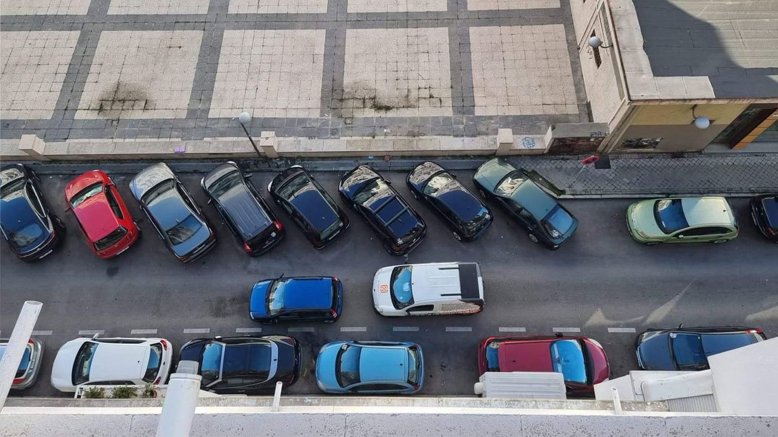 Vecinos del barrio de Ciudad Lineal piden la zona SER: "Aparcar se ha convertido en una pesadilla"