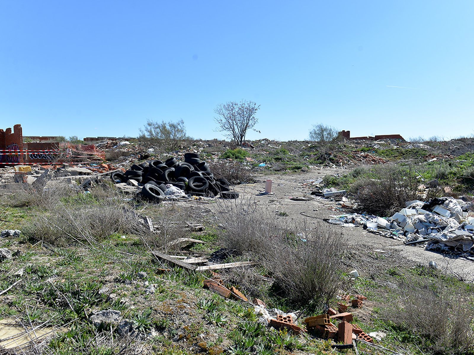 Acumulación de vertidos en el paraje de Los Blancares, Valdemoro