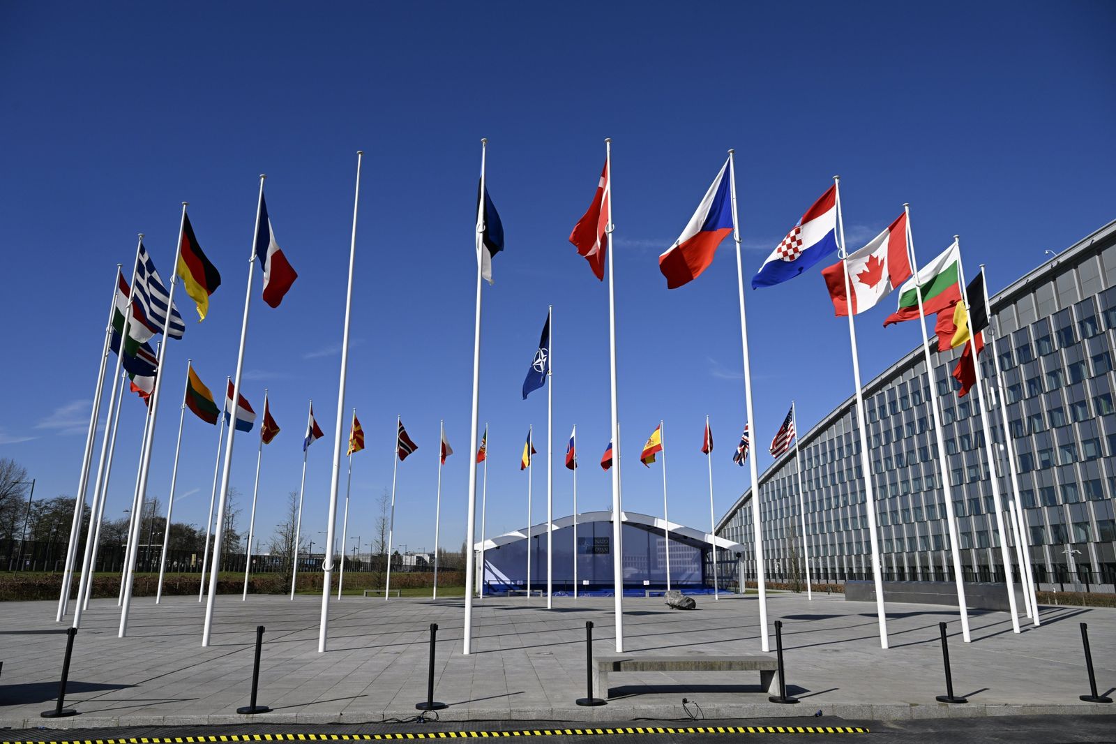 Finlandia se convierte en miembro de la OTAN
