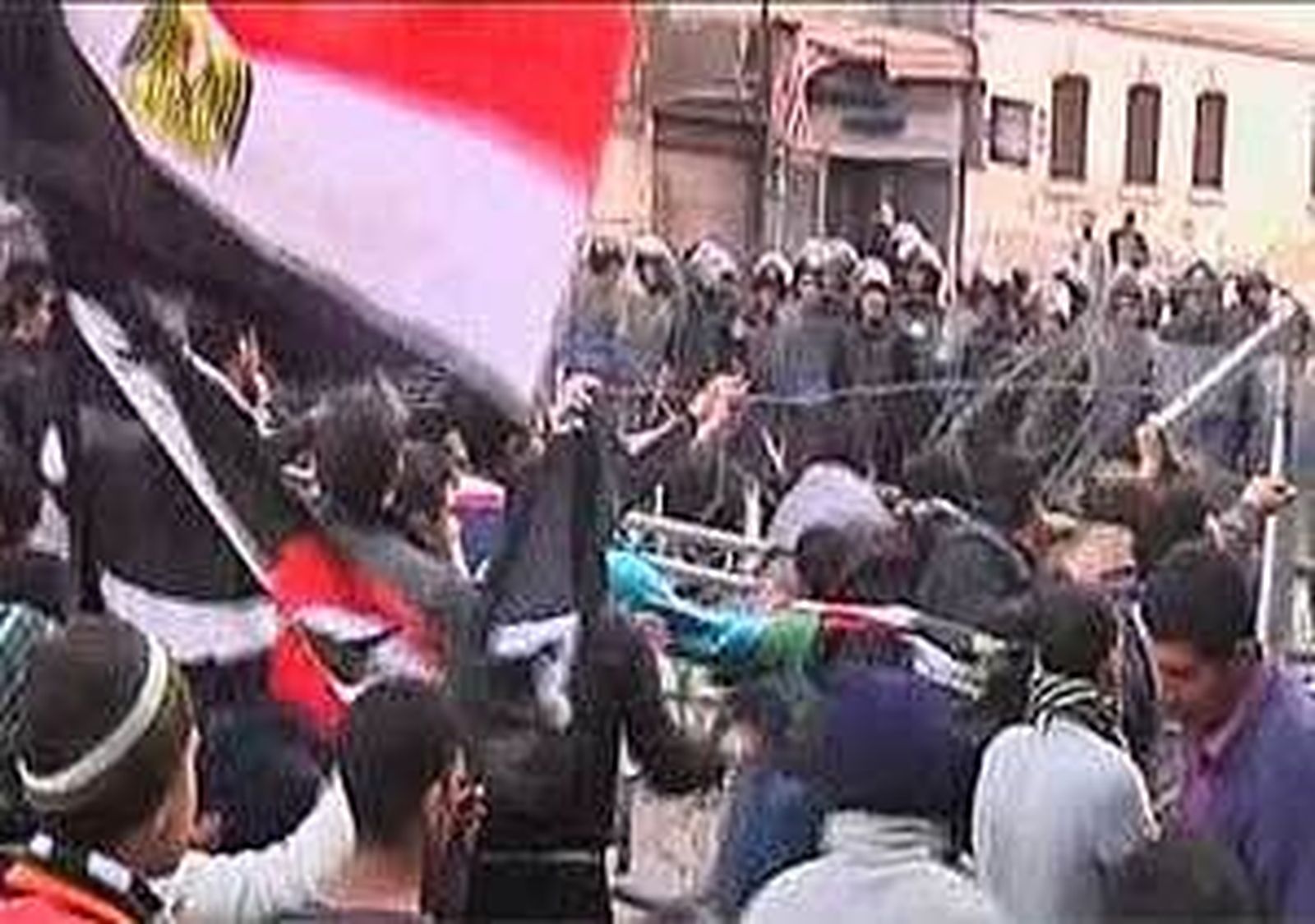 Más de 200 heridos en los choques entre hinchas y policías en El Cairo