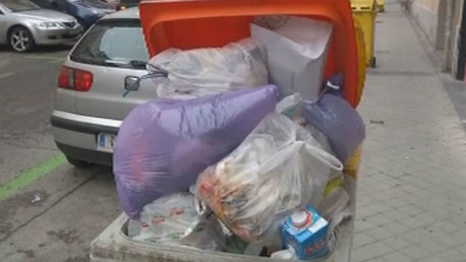 Comienzan a barrer Madrid los sancionados por ensuciar la vía pública
